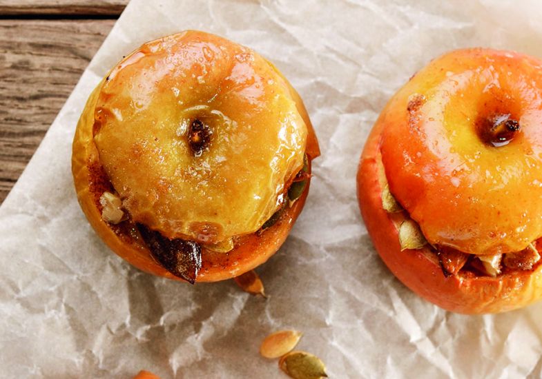 Ir para  <ul>
	<li>3 <a href="http://mdemulher.abril.com.br/receitas/ingredientes/maca">ma&ccedil;&atilde;</a>s com casca, bem lavadas</li>
	<li>3 colheres (ch&aacute;) de <a...